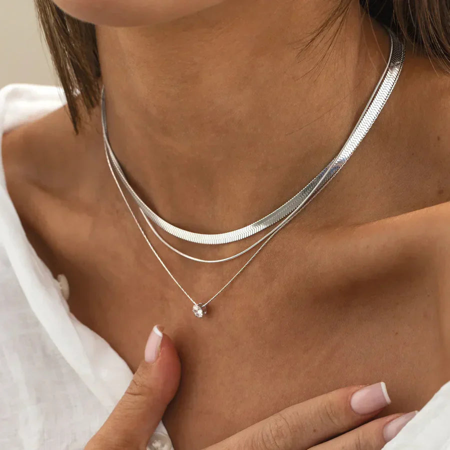 SILBERNDE KRISTALL KETTE